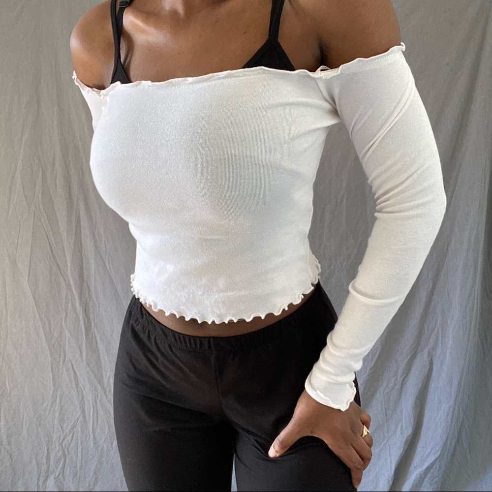Off-Shoulder Lettuce Edge / Trim Top Forever 21